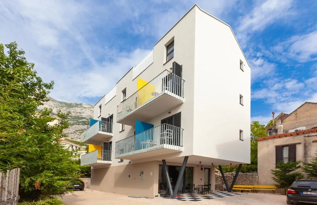 Subtub Hostel Makarska-1