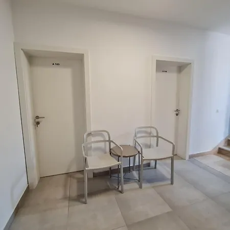 Subtub Hostel Makarska-3